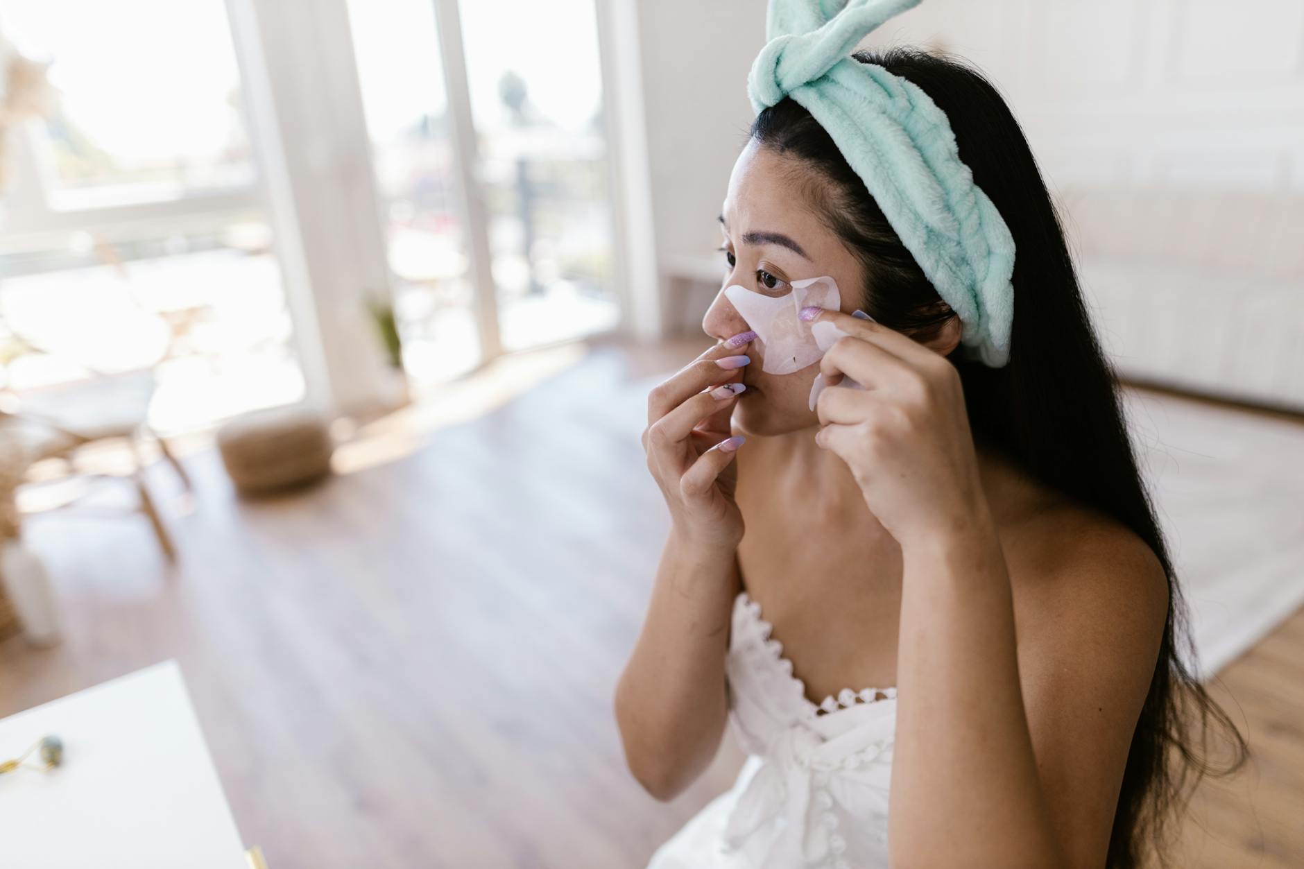 https://www.pexels.com/photo/woman-while-doing-makeup-on-face-12322896/